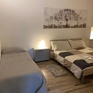 https://la-piazzetta-comacchio.emilia-romagnahotels.net